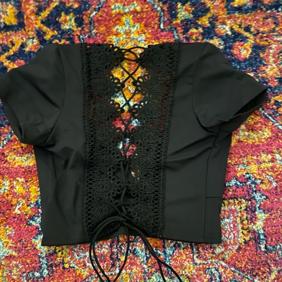 Tops - NWOT Back lace up crop top